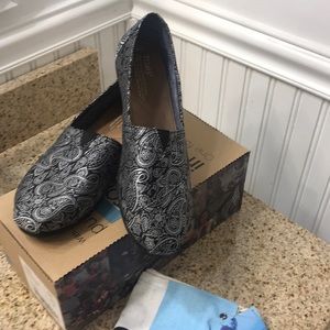 Toms print shoes